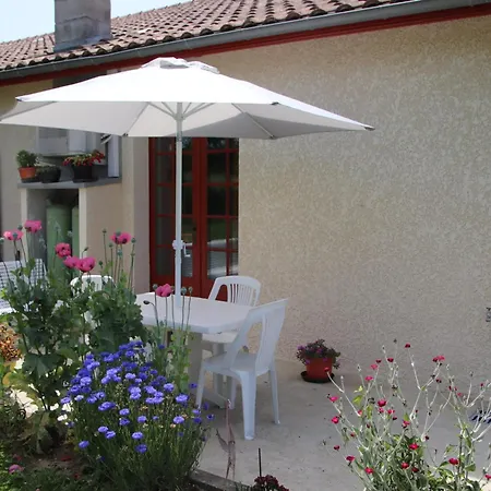 펜션 Maison Familiale Avec Jardin A Lahosse, 110 M²