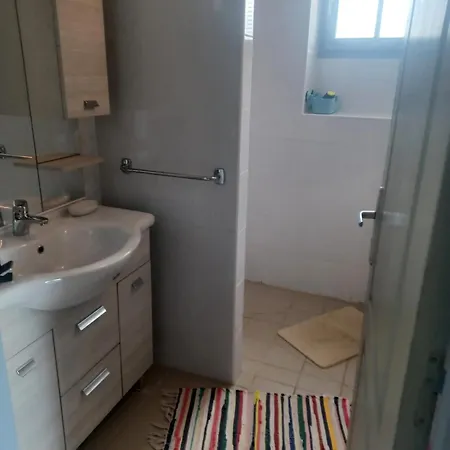 Maison Familiale Avec Jardin A Lahosse, 110 M² Lahosse